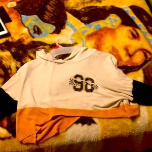 Cute White crops top😘